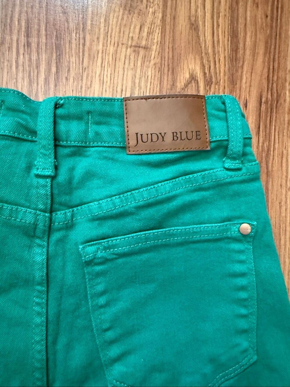 Judy Blue Women's Garment Dyed Raw Hem Cropped Wide Leg Jeans Kelly Green 3/26 - Picture 3 of 9